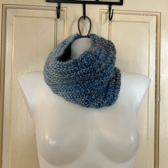 Blue, variegated cowl, hand knit. - Picture 2 of 8